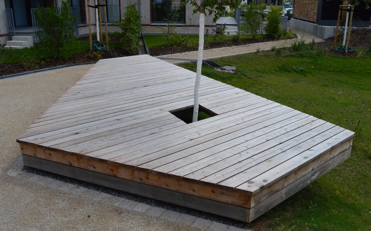 landschaftsbau-holz-im-garten-holzverdeck-spinelli.jpg